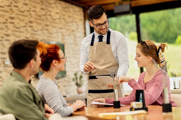 L'arte del servizio in un ristorante.